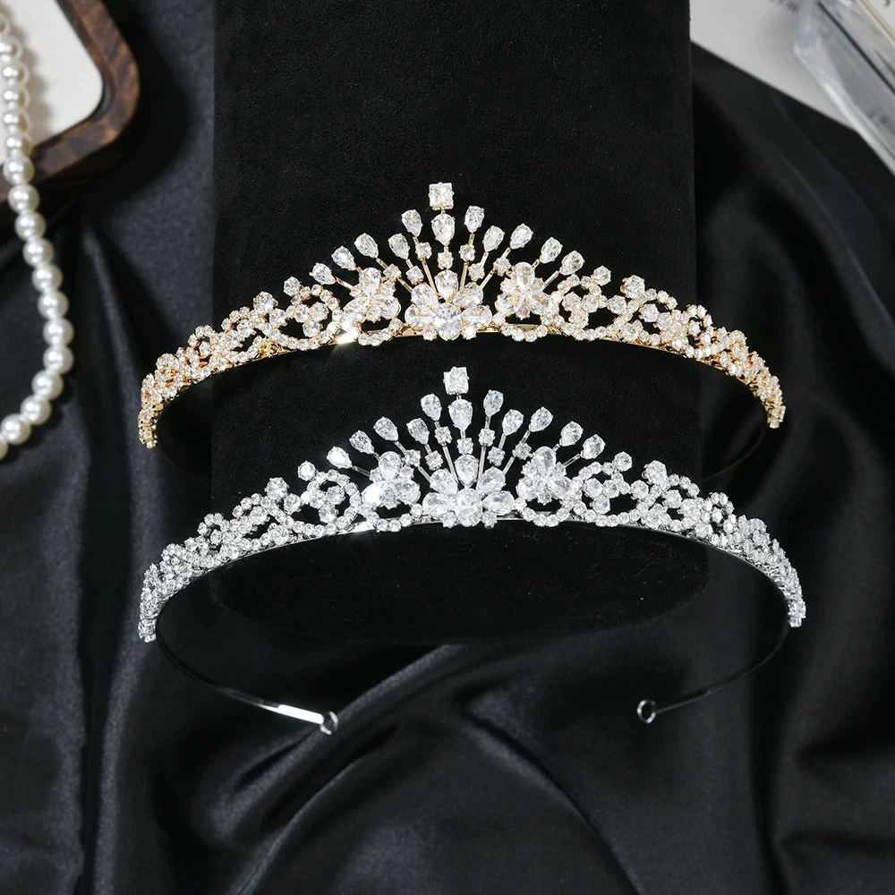 Sweet Vintage Bride Hair Crown Light Luxury Fashion Simple Cubic Flower Princess Tiaras Hair Accessory For Girls Birthday Party
Sweet Vintage Bride Hair Crown Light Luxury Fashion Simple Cubic Flower Princess Tiaras Hair Accessory For Girls Birthday Party