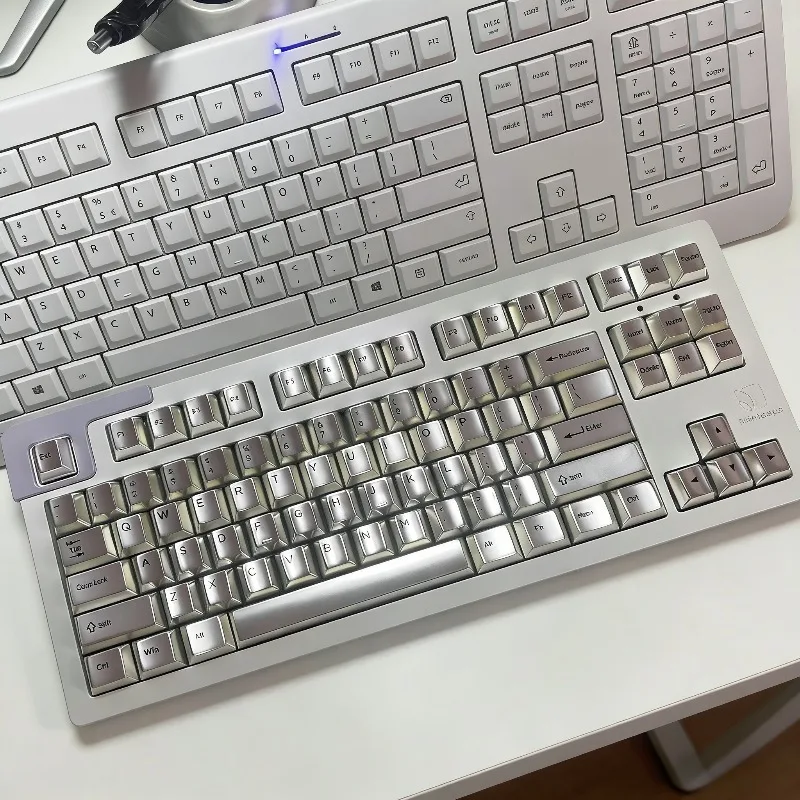Silver White Minimalism Keycaps Set Customized Metal Cherry Profile 87/104/64 Layout Keycaps for Mechanical Keyboard Accessories
Silver White Minimalism Keycaps Set Customized Metal Cherry Profile 87/104/64 Layout Keycaps for Mechanical Keyboard Accessories