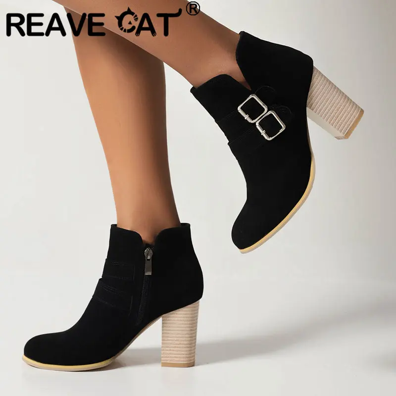 REAVE CAT Женские ботильоны из флока, замши, круглый носок, массивный каблук, 7,5 см, украшение, большой размер 41, 42, 43, повседневные ботинки для взрослых
REAVE CAT Женские ботильоны из флока, замши, круглый носок, массивный каблук, 7,5 см, украшение, большой размер 41, 42, 43, повседневные ботинки для взрослых