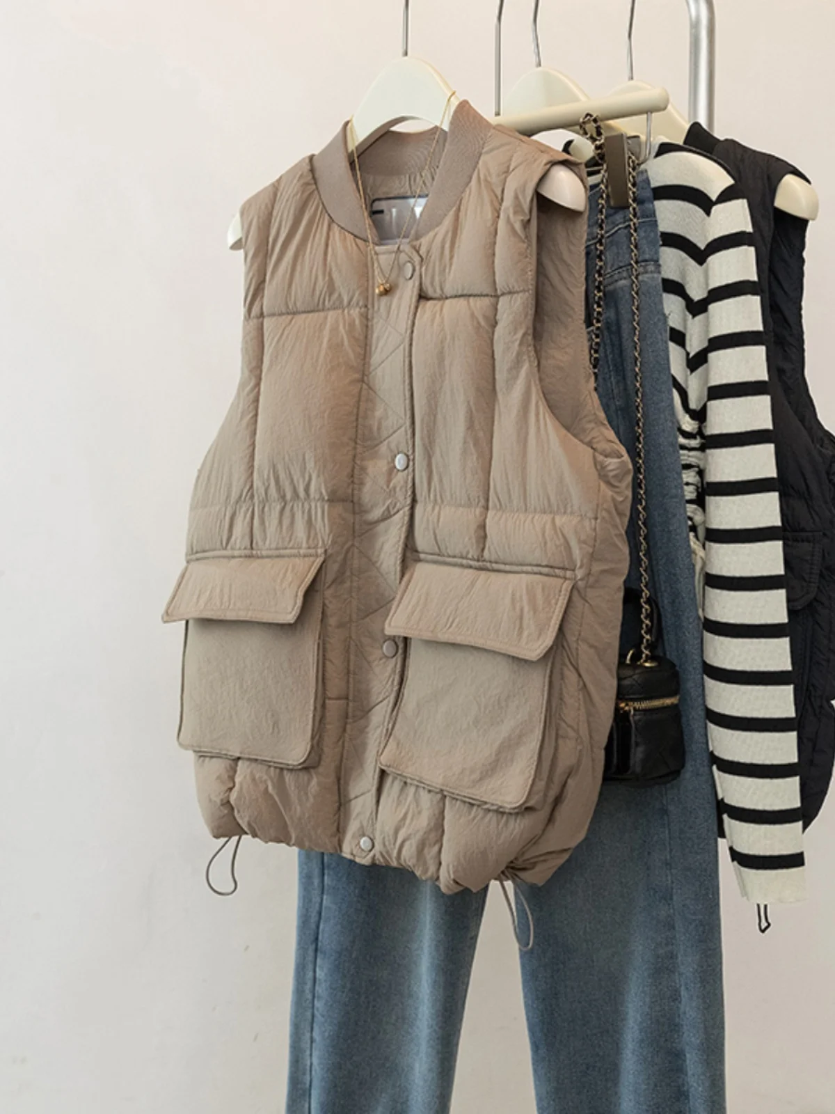 Модный хлопковый жилет больших размеров, весенняя новинка, свободный крой, трендовый студенческий стиль, для повседневной носки, цветной, Z...
Модный хлопковый жилет больших размеров, весенняя новинка, свободный крой, трендовый студенческий стиль, для повседневной носки, цветной, Z...