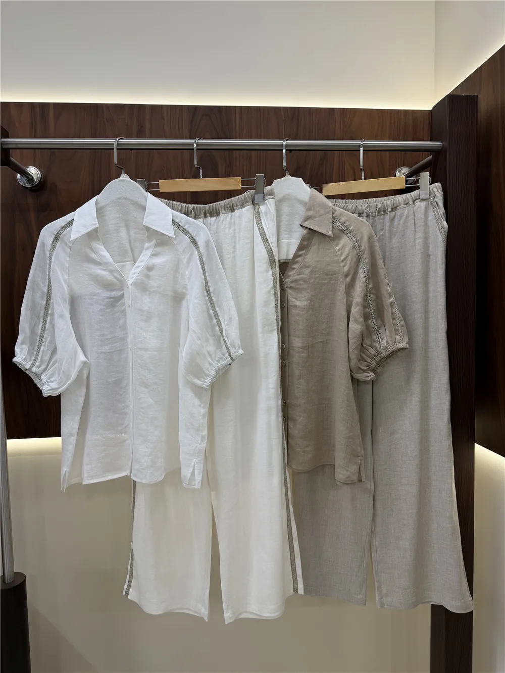 Women's Lape Short-Sleeve Shirt and Drawstring Wide-Leg Trousers Casual Two-Piece Set
Women's Lape Short-Sleeve Shirt and Drawstring Wide-Leg Trousers Casual Two-Piece Set
