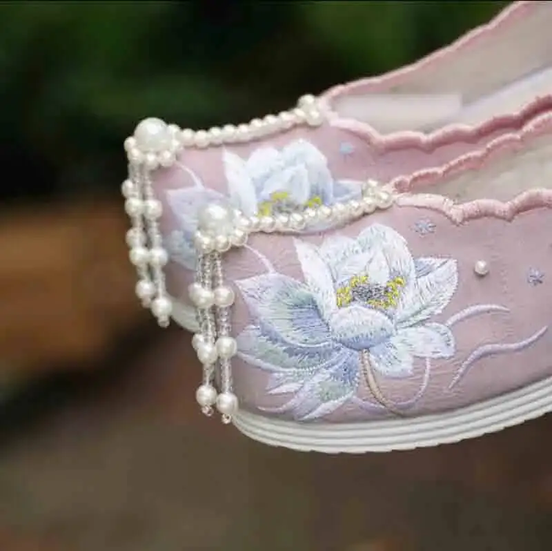 Chinese Ancient Embroidery Shoes Dance Canvas Flat Shoes Women Wedding Ankle Strap Shoes For Women Large Size Hanfu Shoes Women
Chinese Ancient Embroidery Shoes Dance Canvas Flat Shoes Women Wedding Ankle Strap Shoes For Women Large Size Hanfu Shoes Women