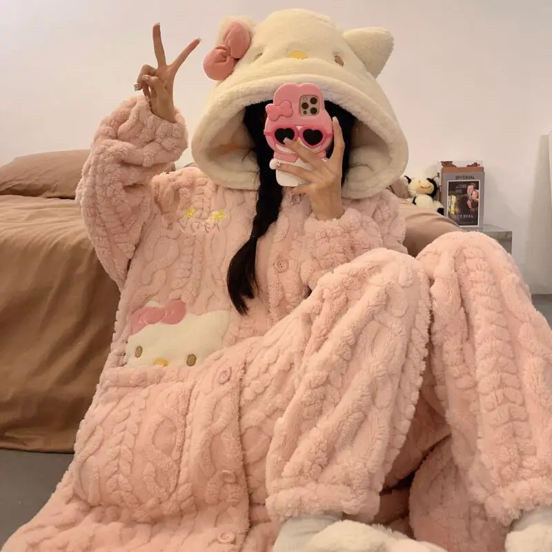 Sanrio Hello Kitty женский мультяшный коралловый флисовый халат, новая зимняя плюшевая утолщенная домашняя одежда для дома, уютная одежда для сна
Sanrio Hello Kitty женский мультяшный коралловый флисовый халат, новая зимняя плюшевая утолщенная домашняя одежда для дома, уютная одежда для сна