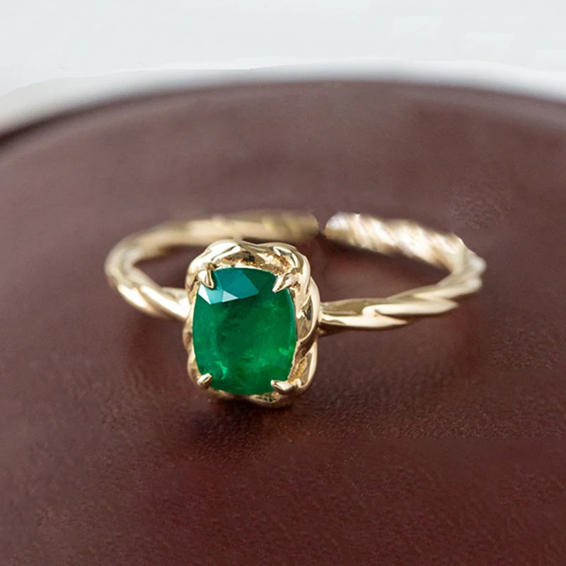 Original Design S925 Silver Gold Plated Inlaid Emerald Gem Oval Elegant Light Luxury Charm Palace Style Ladies Ring
Original Design S925 Silver Gold Plated Inlaid Emerald Gem Oval Elegant Light Luxury Charm Palace Style Ladies Ring