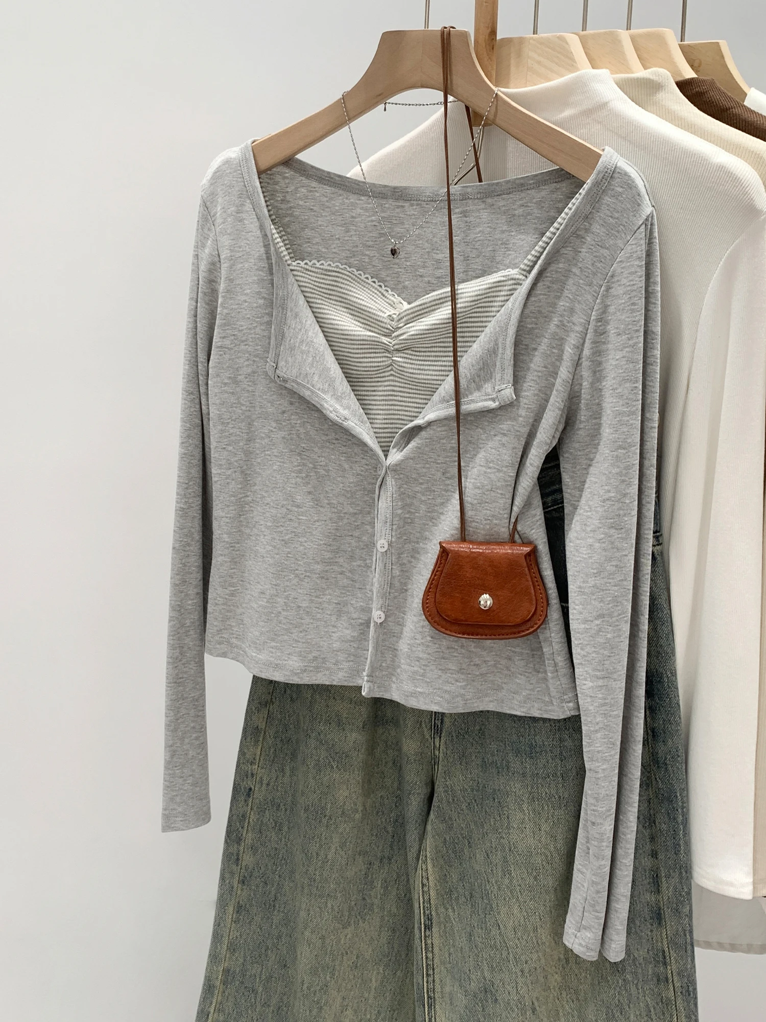 Elegant Twist Splice Single Button Long Sleeve Open Cardigan T-Shirt Two-Piece Set Women's Spring 2026 New Strap Vest Casual ...
Elegant Twist Splice Single Button Long Sleeve Open Cardigan T-Shirt Two-Piece Set Women's Spring 2026 New Strap Vest Casual ...