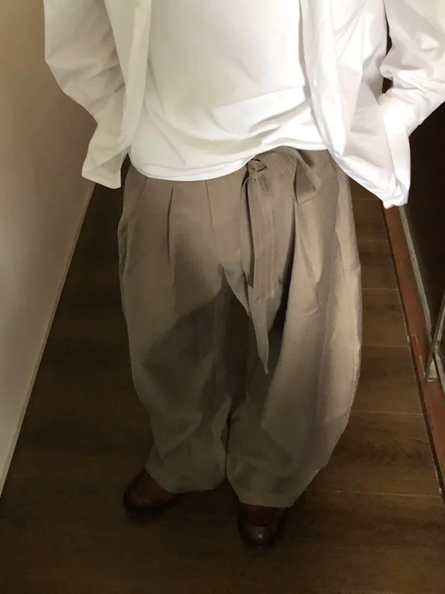 Американские ретро-брюки с драпировкой в стиле вест-пэнт, повседневные свободные брюки унисекс с высокой талией, широкими штанинами и прямым кроем, свободный крой
Американские ретро-брюки с драпировкой в стиле вест-пэнт, повседневные свободные брюки унисекс с высокой талией, широкими штанинами и прямым кроем, свободный крой