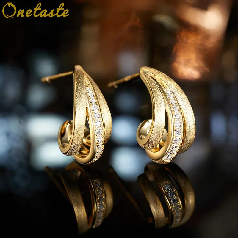 925 Silver 18K Gold Plated Brushed Dainty Huggie Hoop Earrings For Women CZ Tri-row C-shaped Lightweight Stackable Earring Gift
925 Silver 18K Gold Plated Brushed Dainty Huggie Hoop Earrings For Women CZ Tri-row C-shaped Lightweight Stackable Earring Gift