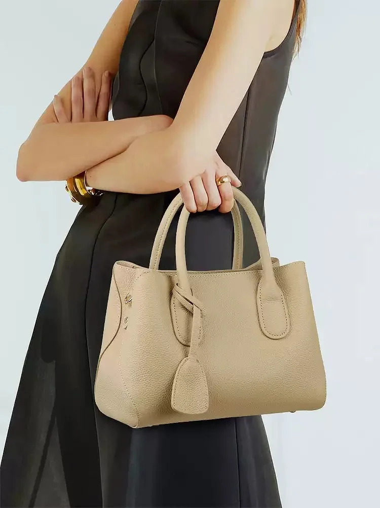 Genuine high-quality genuine leather women's bag, business casual women's handbag, banquet commuting tote bag, shoulder bag
Genuine high-quality genuine leather women's bag, business casual women's handbag, banquet commuting tote bag, shoulder bag