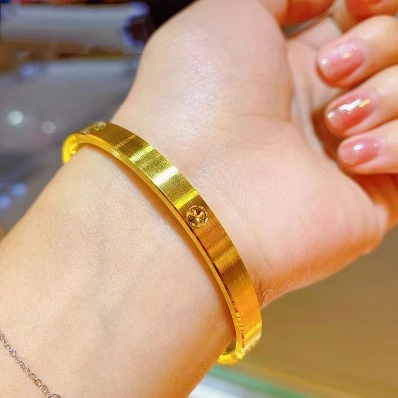 Authentic Vietnamese - with engraved patterns and diamond detailing, gold-plated version, star bracelet for w
Authentic Vietnamese - with engraved patterns and diamond detailing, gold-plated version, star bracelet for w