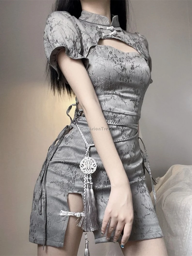 Новинка лета 2025 года, улучшающее модное сексуальное платье Cheongsam в китайском стиле с вырезом в стиле ретро, короткое платье Ципао с короткими рукавами и воротником-стойкой
Новинка лета 2025 года, улучшающее модное сексуальное платье Cheongsam в китайском стиле с вырезом в стиле ретро, короткое платье Ципао с короткими рукавами и воротником-стойкой
