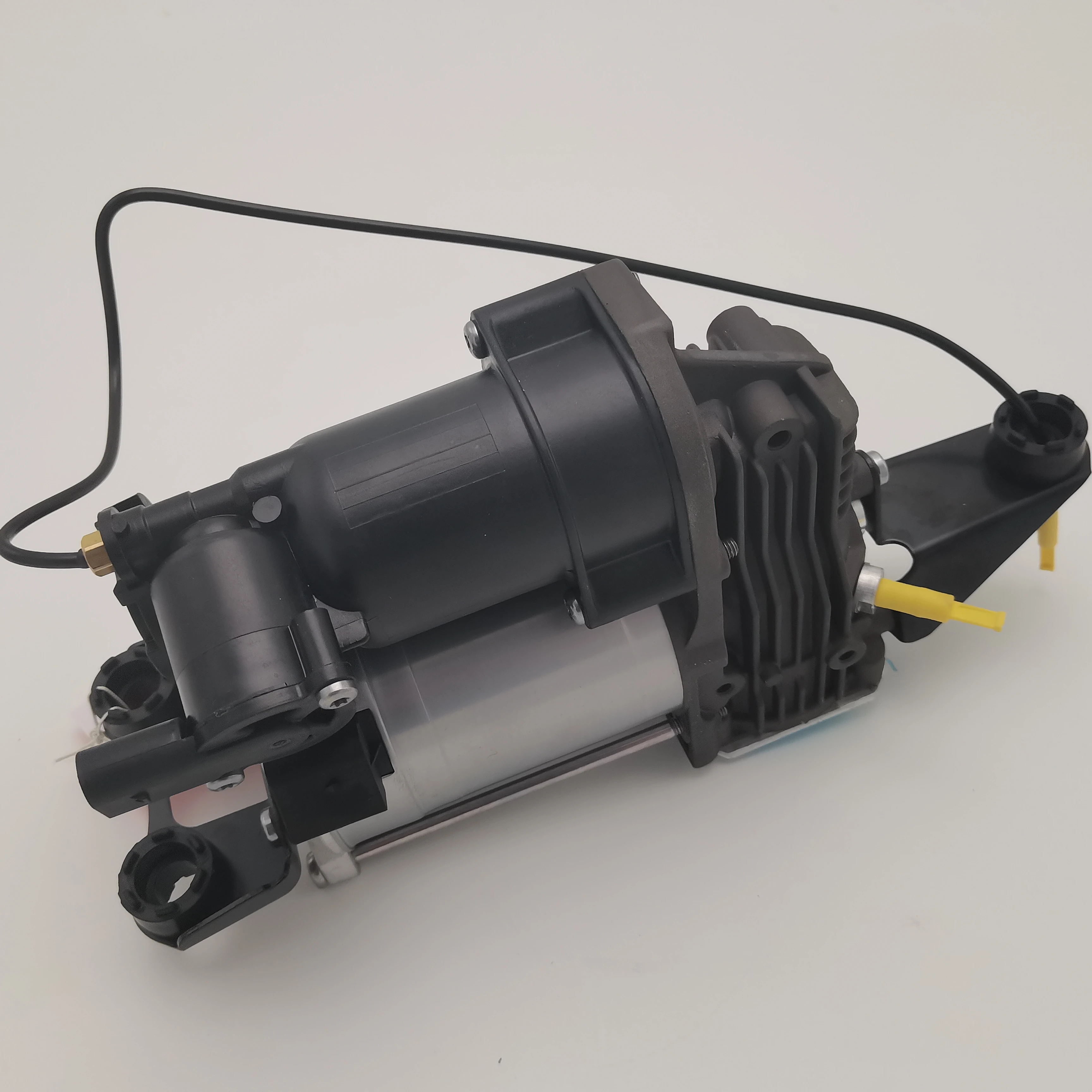Tom AutoTop Sale for E61 5-series 2004-2010 New Condition Air Suspension Compressor 37106793778 Air Pump
Tom AutoTop Sale for E61 5-series 2004-2010 New Condition Air Suspension Compressor 37106793778 Air Pump