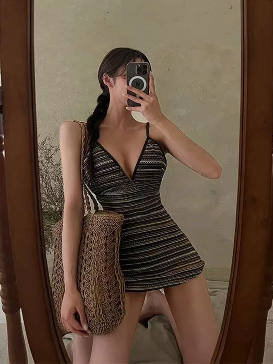 Сексуальный слитный купальник Ins Lazy с V-образным вырезом, на бретельках, в полоску, с пышной юбкой, для отпуска и фотосессий в горячих источниках
Сексуальный слитный купальник Ins Lazy с V-образным вырезом, на бретельках, в полоску, с пышной юбкой, для отпуска и фотосессий в горячих источниках