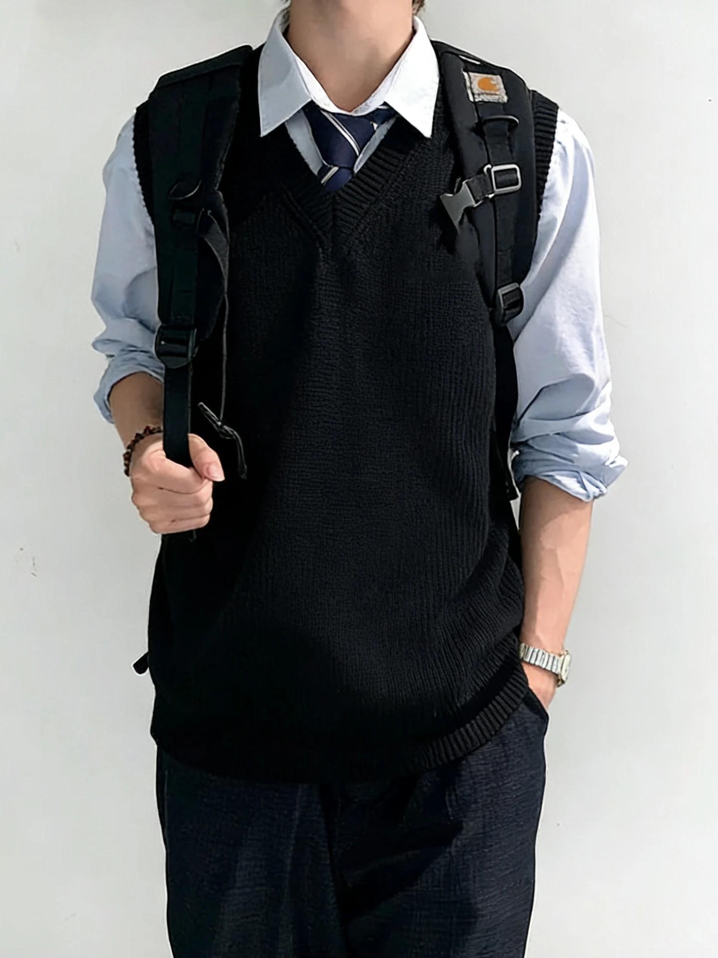 Retro Black V-Neck Knitted Vest Unisex Overhead Cotton Blend Fashionable Youth Casual All-Season Japanese Style Color
Retro Black V-Neck Knitted Vest Unisex Overhead Cotton Blend Fashionable Youth Casual All-Season Japanese Style Color