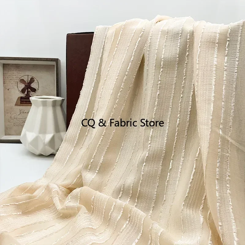 Шифоновая 75d полосатая жаккардовая ткань с кисточками, морщинистая ткань, маленькая свежая стильная весенне-летняя одежда, ткань для платья 
Шифоновая 75d полосатая жаккардовая ткань с кисточками, морщинистая ткань, маленькая свежая стильная весенне-летняя одежда, ткань для платья