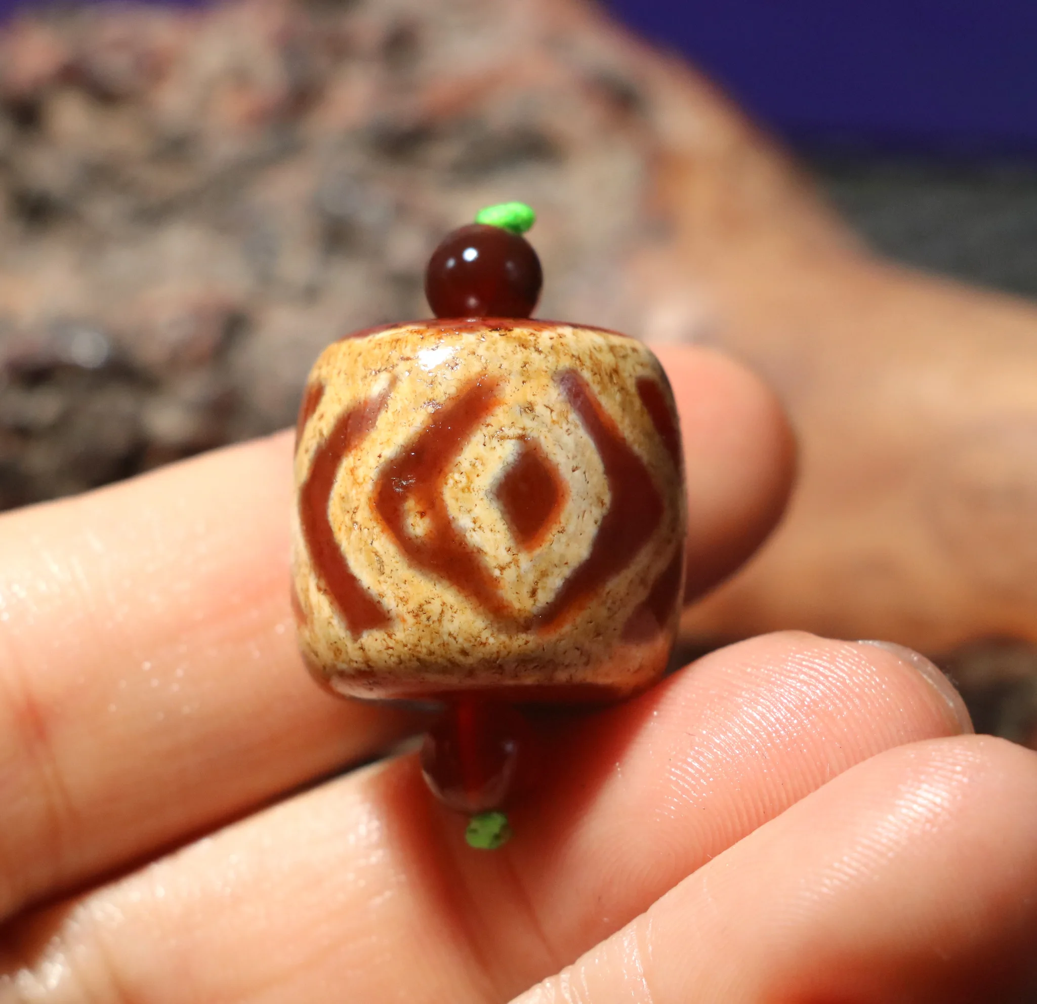 Ultra Energy Tibetan Old Red Agate Patina West Asia Style Cross Line Kingkong Eyed Bucket Shape dZi Bead Amulet 5A++ Timestown
Ultra Energy Tibetan Old Red Agate Patina West Asia Style Cross Line Kingkong Eyed Bucket Shape dZi Bead Amulet 5A++ Timestown