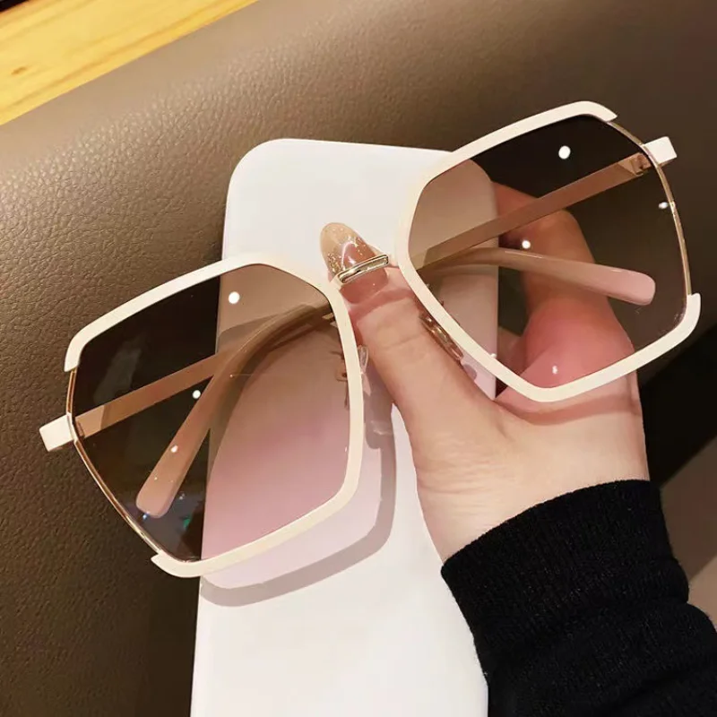 2023 new women's square sunglasses men's oversized metal rim brand design sunglasses women sunglasses travel sunshade
2023 new women's square sunglasses men's oversized metal rim brand design sunglasses women sunglasses travel sunshade