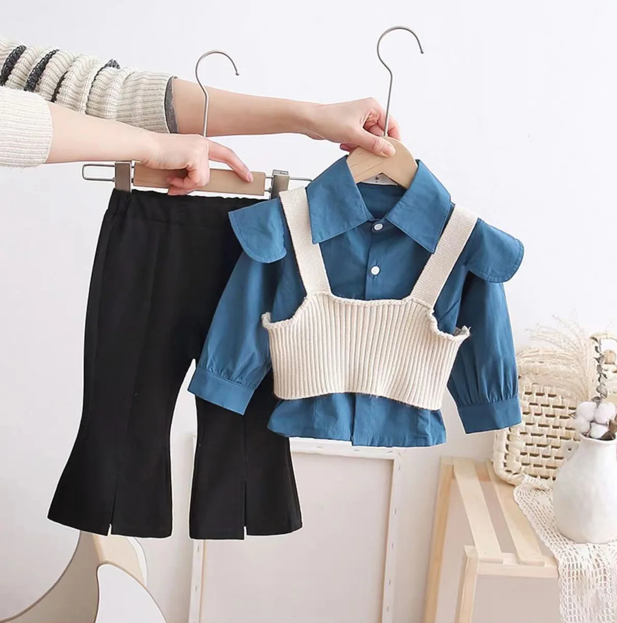 Girls Suit 2024 New Korean Version Foreign Style Girl Baby Spring and Autumn Three-piece Children Shirt Vest Clothes Suits
Girls Suit 2024 New Korean Version Foreign Style Girl Baby Spring and Autumn Three-piece Children Shirt Vest Clothes Suits