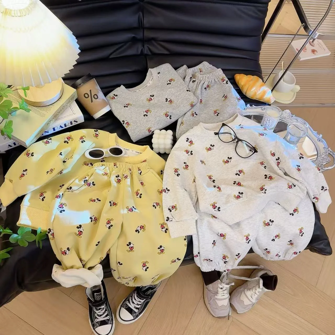 Mickey Mouse Sweatshirt Baby Boy Girl Clothes Set 2025 Spring Autumn Kids Long sleeves Tops Pants 2pcs Children Casual Tracksuit
Mickey Mouse Sweatshirt Baby Boy Girl Clothes Set 2025 Spring Autumn Kids Long sleeves Tops Pants 2pcs Children Casual Tracksuit
