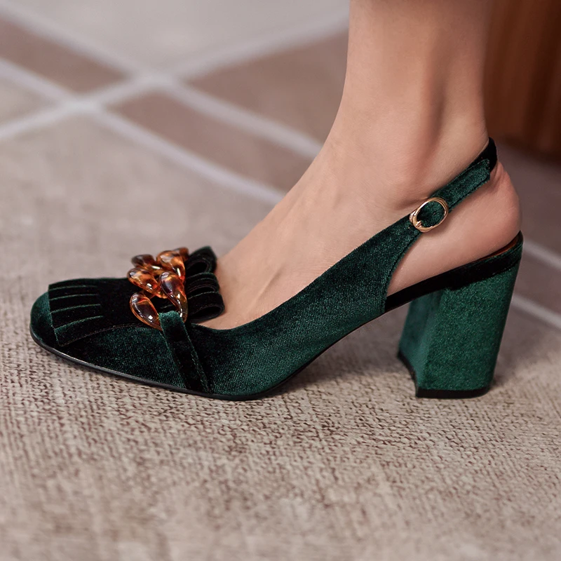 Tassels Decor Retro Style Sandalias Women Velvet Closed Toe Square Heel Sandals Summer Dress Shoes Rear Empty Single Shoes
Tassels Decor Retro Style Sandalias Women Velvet Closed Toe Square Heel Sandals Summer Dress Shoes Rear Empty Single Shoes