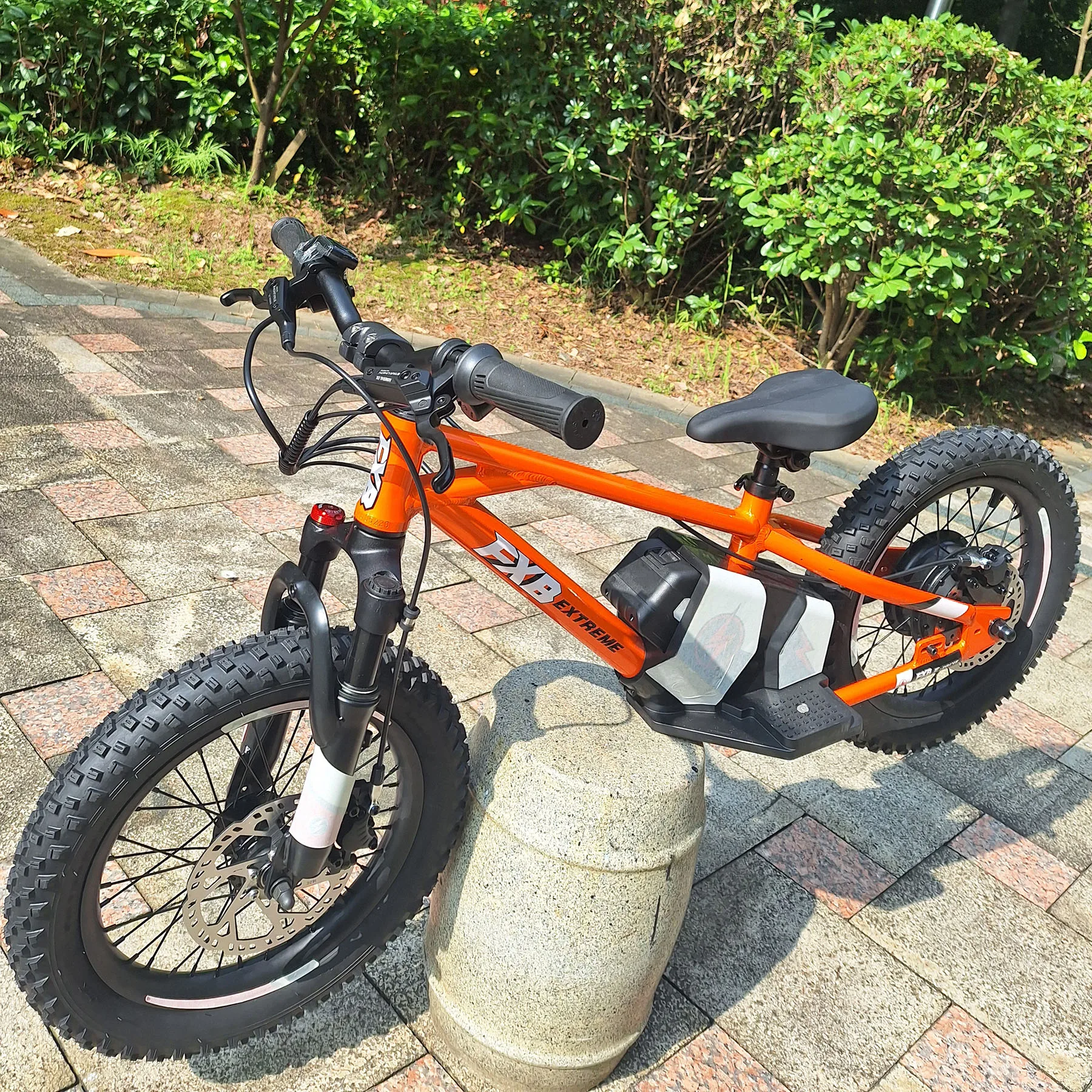 350W 16" off-road bike toy scooter 36V 5Ah cross-country bicycle balance mini motorcycle
350W 16" off-road bike toy scooter 36V 5Ah cross-country bicycle balance mini motorcycle