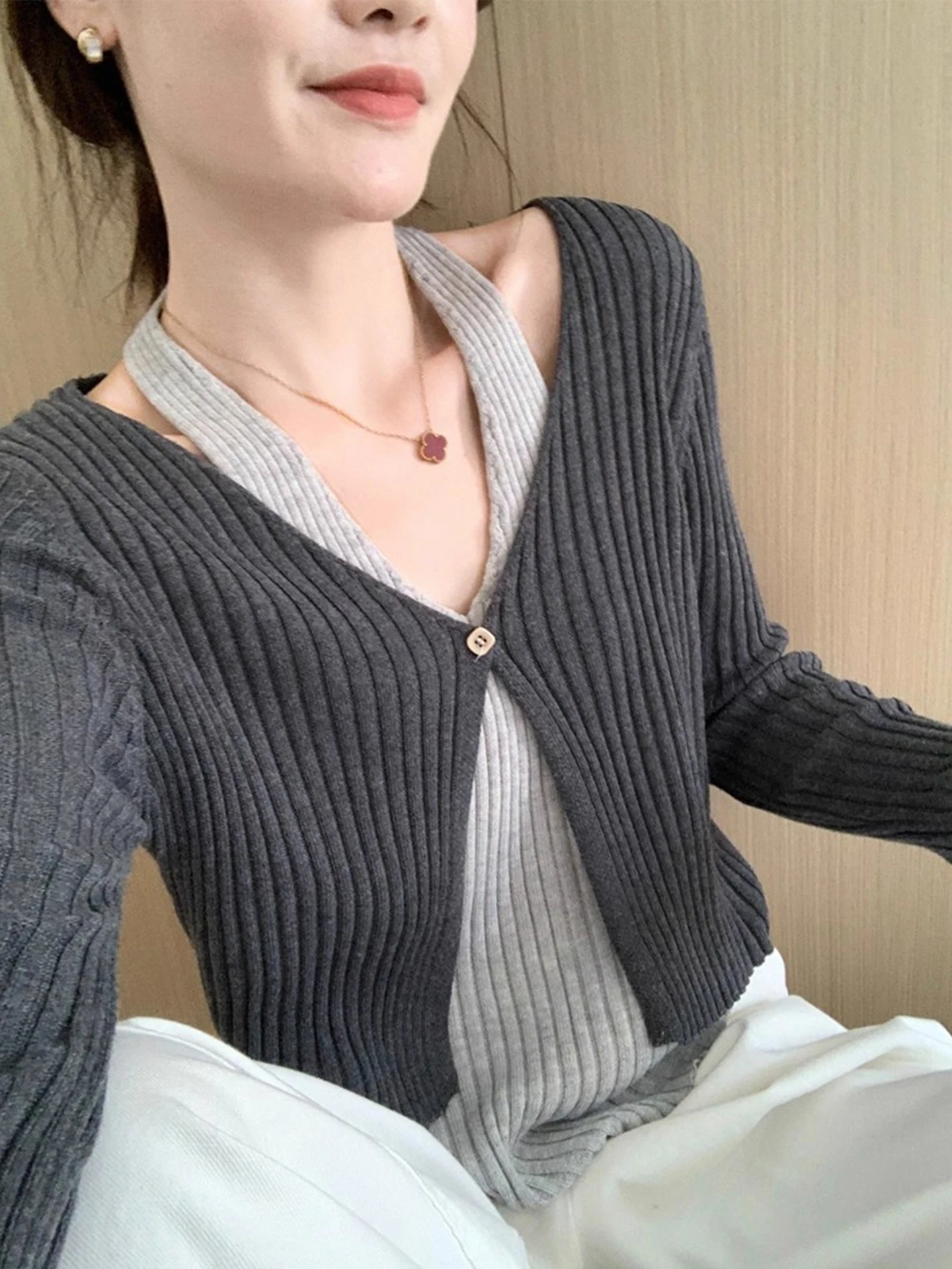 Корейский дизайн, вязаный подвесной кардиган, женский осенне-зимний кардиган с v-образным вырезом, внутренняя одежда, базовый многослойный топ, длинный све Regula...
Корейский дизайн, вязаный подвесной кардиган, женский осенне-зимний кардиган с v-образным вырезом, внутренняя одежда, базовый многослойный топ, длинный све Regula...