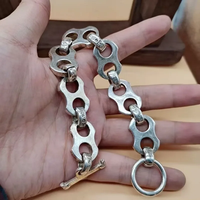 Silver jewelry classic style hot selling finely carved men's bracelet as a holiday gift for family
Silver jewelry classic style hot selling finely carved men's bracelet as a holiday gift for family