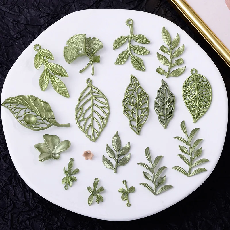 30 шт./лот, ювелирный аксессуар, сплав, гальваника, зеленые растения, ветки и листья, подвески для серег, браслета, броши
30 шт./лот, ювелирный аксессуар, сплав, гальваника, зеленые растения, ветки и листья, подвески для серег, браслета, броши