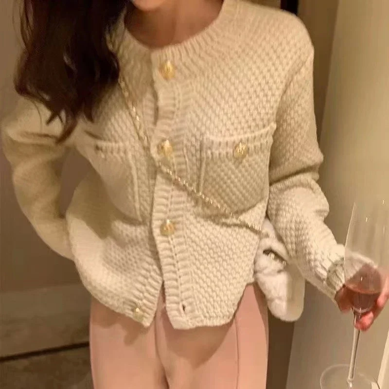 Knitted Cardigan French Vintage Gold Buttons Sweater Women Autumn Winter Luxury Short Straight Coat Knitwear Green Red
Knitted Cardigan French Vintage Gold Buttons Sweater Women Autumn Winter Luxury Short Straight Coat Knitwear Green Red