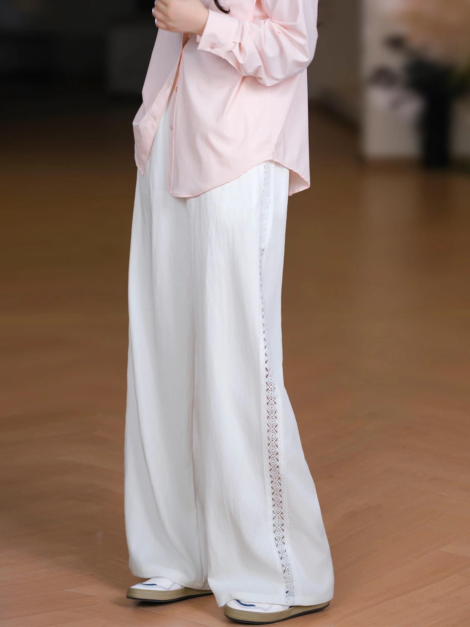 Lace Splicing Hollow out Texture Cotton Pleated Elastic Waist Loose Casual Pants Airy Feel Casual Style Ladies Trousers
Lace Splicing Hollow out Texture Cotton Pleated Elastic Waist Loose Casual Pants Airy Feel Casual Style Ladies Trousers