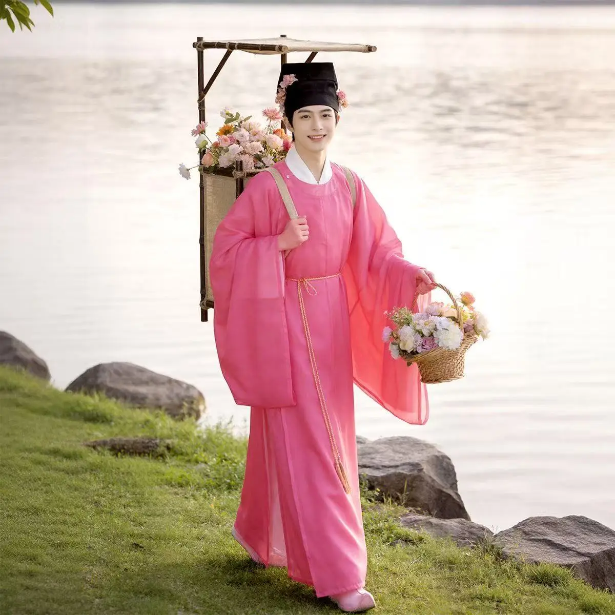 Dynamic Tang Dynasty Hanfu for Men Women Stage Performance Suits Traditional Chinese Round Neck Robe Carnival Cosplay Costume
Dynamic Tang Dynasty Hanfu for Men Women Stage Performance Suits Traditional Chinese Round Neck Robe Carnival Cosplay Costume