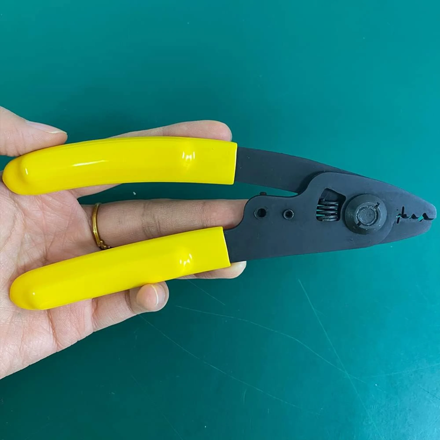 Upgrade to the Best Professional Grade Precision Fiber Optic Cable Stripper - Top-Quality Stainless Steel Construction - Ergonom
Upgrade to the Best Professional Grade Precision Fiber Optic Cable Stripper - Top-Quality Stainless Steel Construction - Ergonom