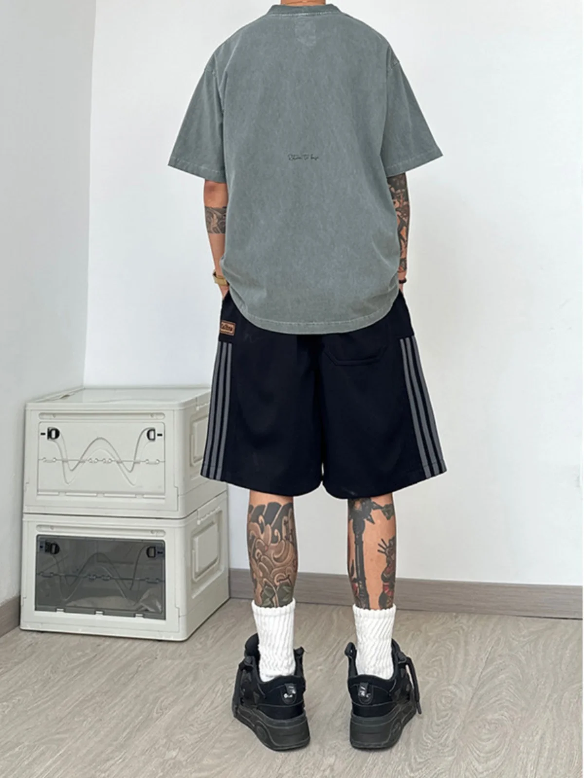 Мужские летние винтажные шорты Bla Tee в полоску, в стиле хип-хоп, спортивные, американские, свободного кроя, повседневные, CleanFit
Мужские летние винтажные шорты Bla Tee в полоску, в стиле хип-хоп, спортивные, американские, свободного кроя, повседневные, CleanFit