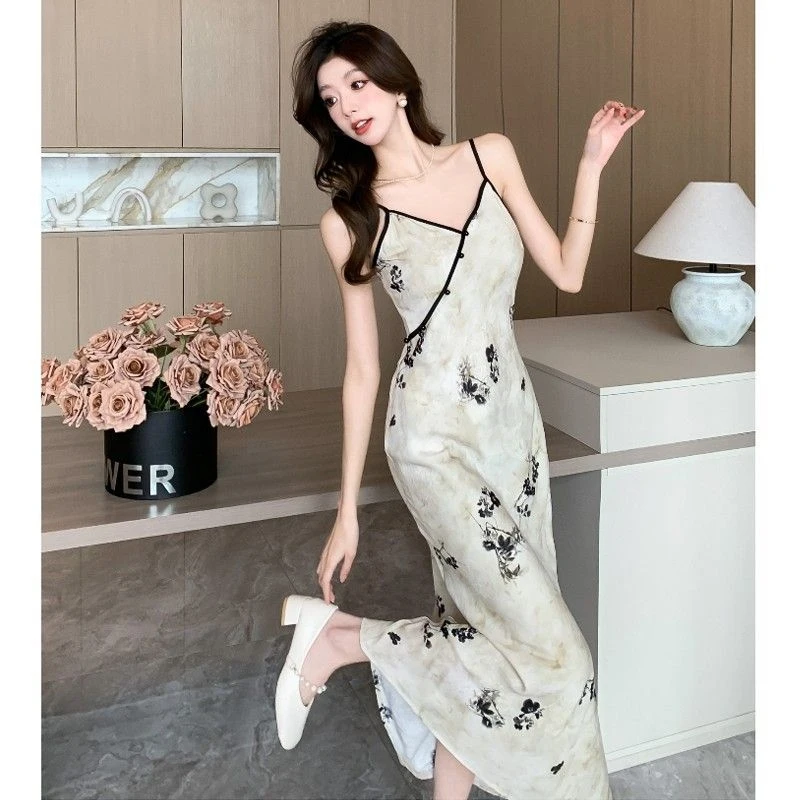 New Chinese-style printed suspender dress for women, summer new model with traditional Chinese knot buttonsVCollared, waist-cinc
New Chinese-style printed suspender dress for women, summer new model with traditional Chinese knot buttonsVCollared, waist-cinc