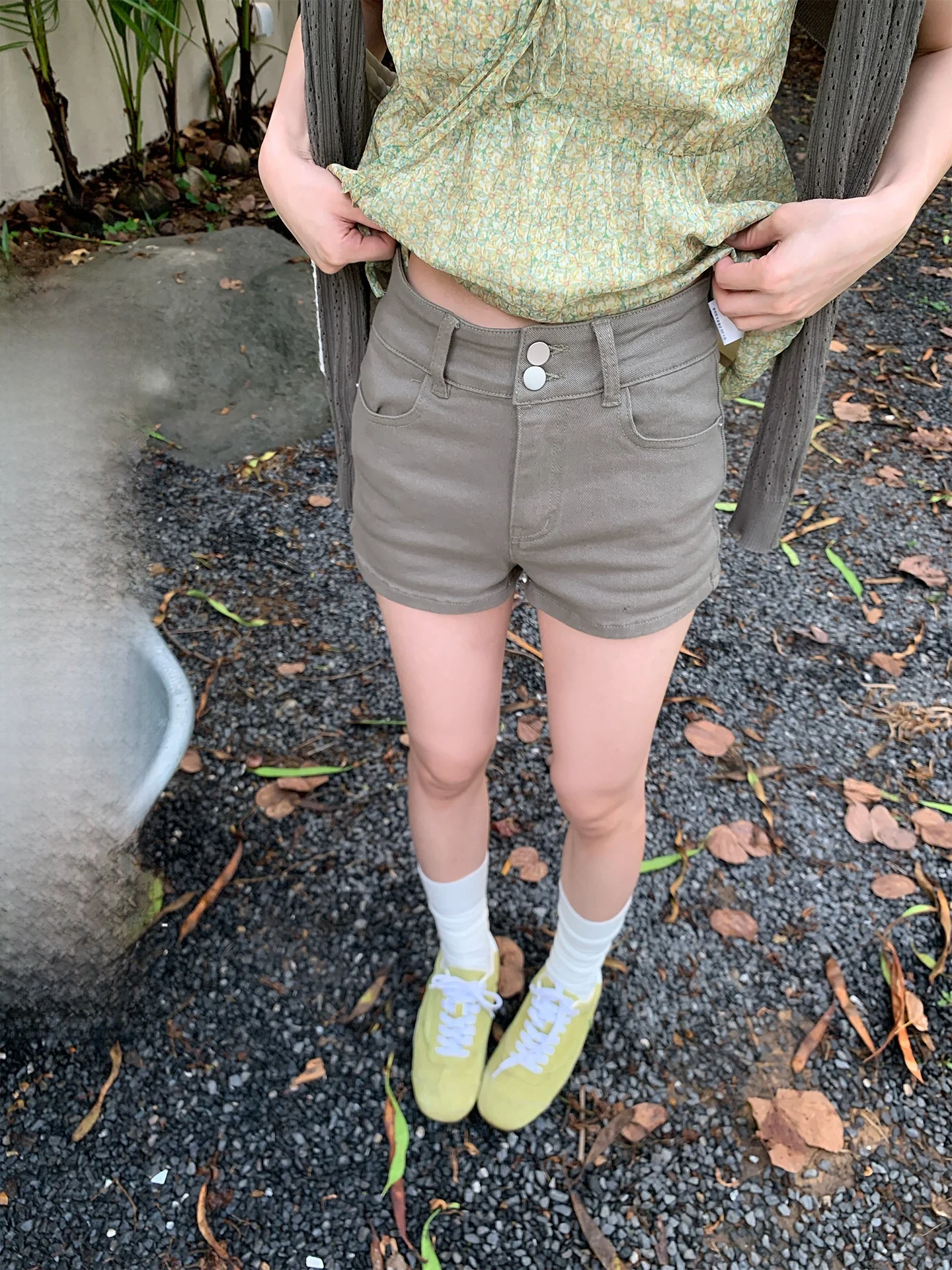 Gray Retro High Waist Casual Shorts Women's A-Line Hot Pants Trendy Commute Style Summer New Arrival Slimming Effect
Gray Retro High Waist Casual Shorts Women's A-Line Hot Pants Trendy Commute Style Summer New Arrival Slimming Effect