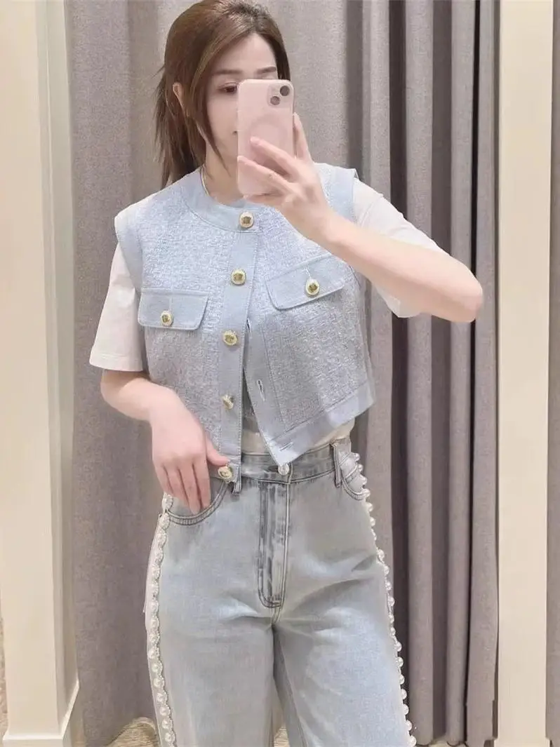 Spring 2025 New Style Small Fragrance Style Denim Collar Patchwork Knitted Vest Short Outerwear Top Sleeveless Tank Top
Spring 2025 New Style Small Fragrance Style Denim Collar Patchwork Knitted Vest Short Outerwear Top Sleeveless Tank Top