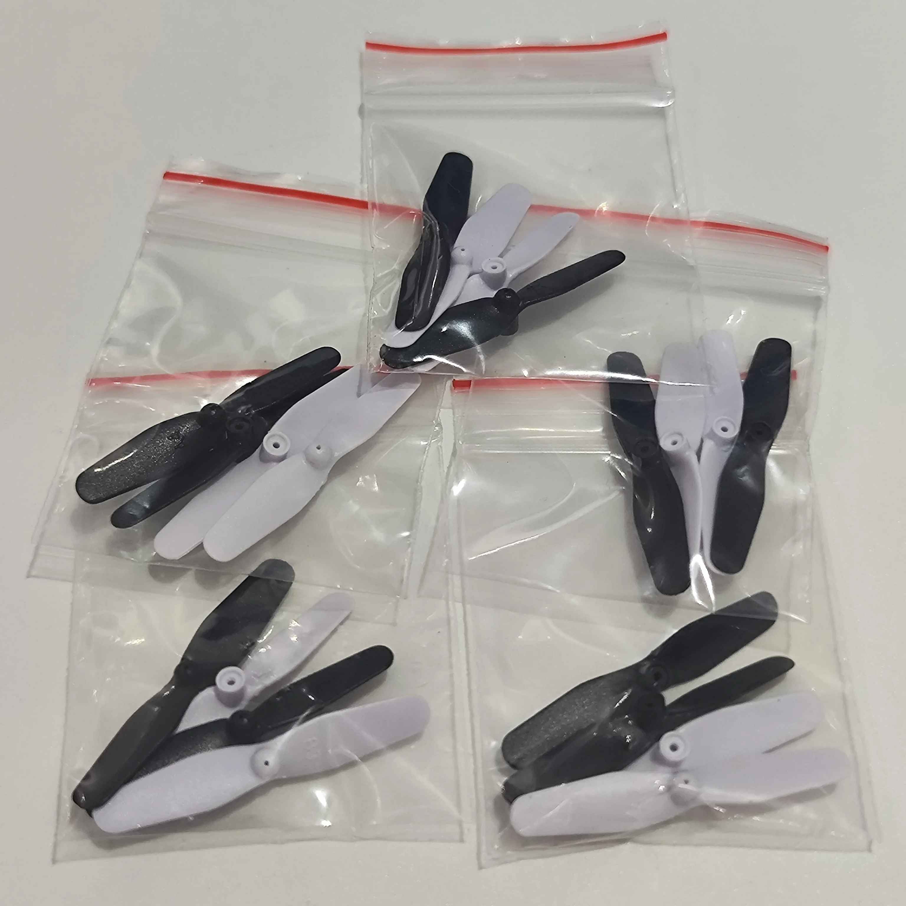 Оригинальные запасные части для мини-дрона SYMA X12/X12S, аксессуары для лопастей пропеллера, 5 комплектов, 20 шт.
Оригинальные запасные части для мини-дрона SYMA X12/X12S, аксессуары для лопастей пропеллера, 5 комплектов, 20 шт.