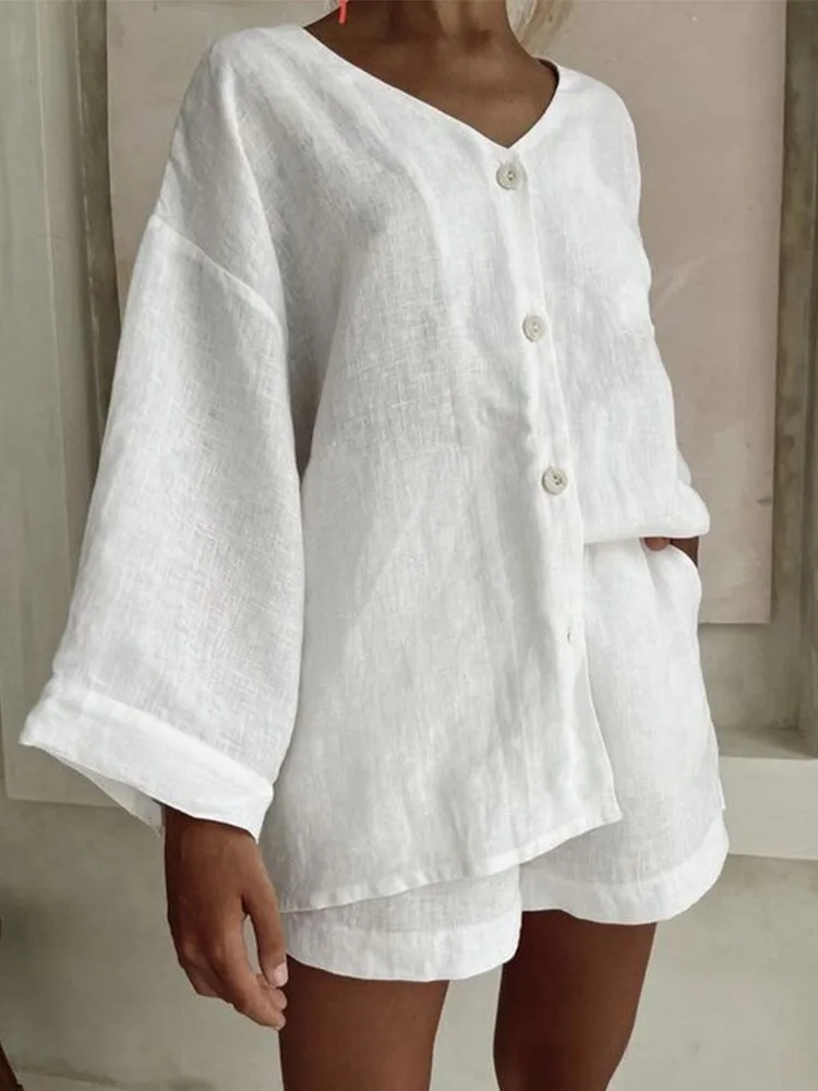 Summer New Women's Fashion Long-sleeved Shirt Casual Shorts Set Simple Solid Color Loose V-neck Commuting Two-piece Sets
Summer New Women's Fashion Long-sleeved Shirt Casual Shorts Set Simple Solid Color Loose V-neck Commuting Two-piece Sets