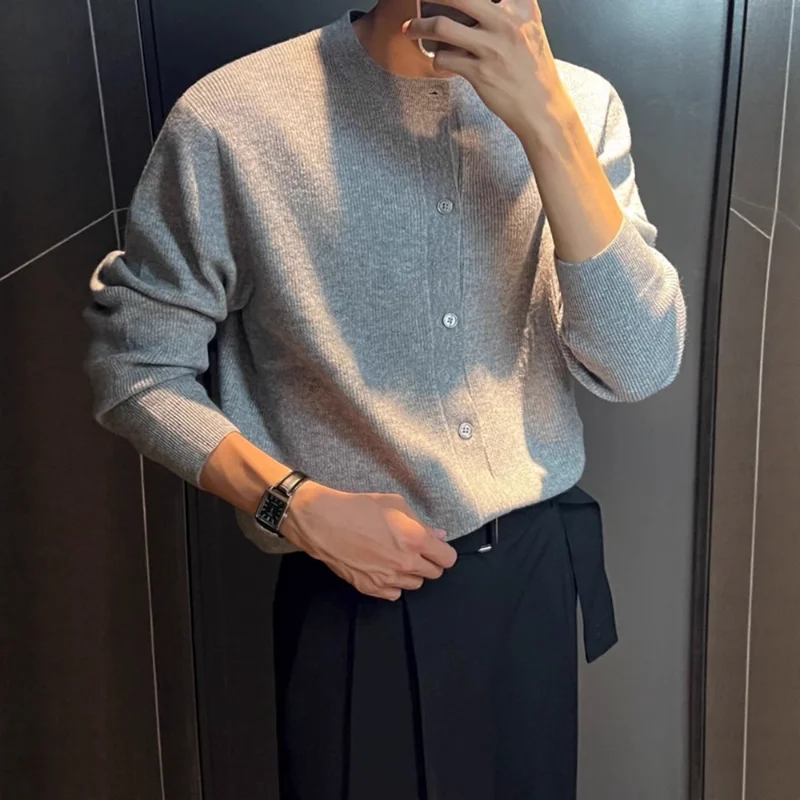 Вязаный кардиган, футболка с длинным рукавом, мужская весна-осень-зима, корейский стиль, модный свитер высокого качества, свободное повседневное пальто
Вязаный кардиган, футболка с длинным рукавом, мужская весна-осень-зима, корейский стиль, модный свитер высокого качества, свободное повседневное пальто