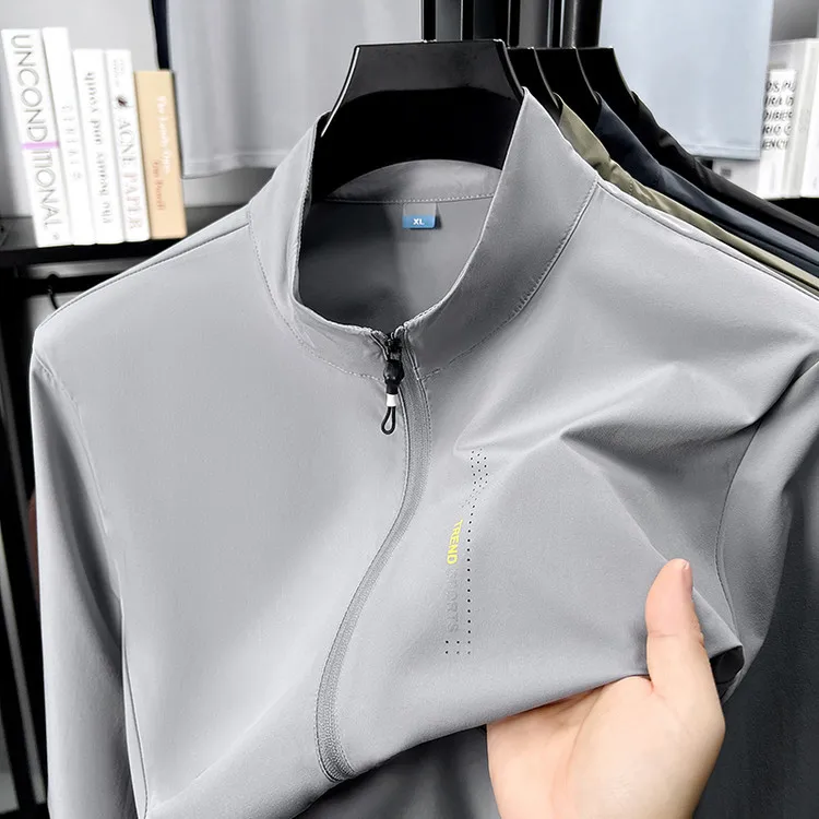 Мужская модная одежда из ледяного шелка с воротником-стойкой для защиты от солнца, летняя новинка, дышащая, для активного отдыха, больших размеров, быстросохнущая
Мужская модная одежда из ледяного шелка с воротником-стойкой для защиты от солнца, летняя новинка, дышащая, для активного отдыха, больших размеров, быстросохнущая