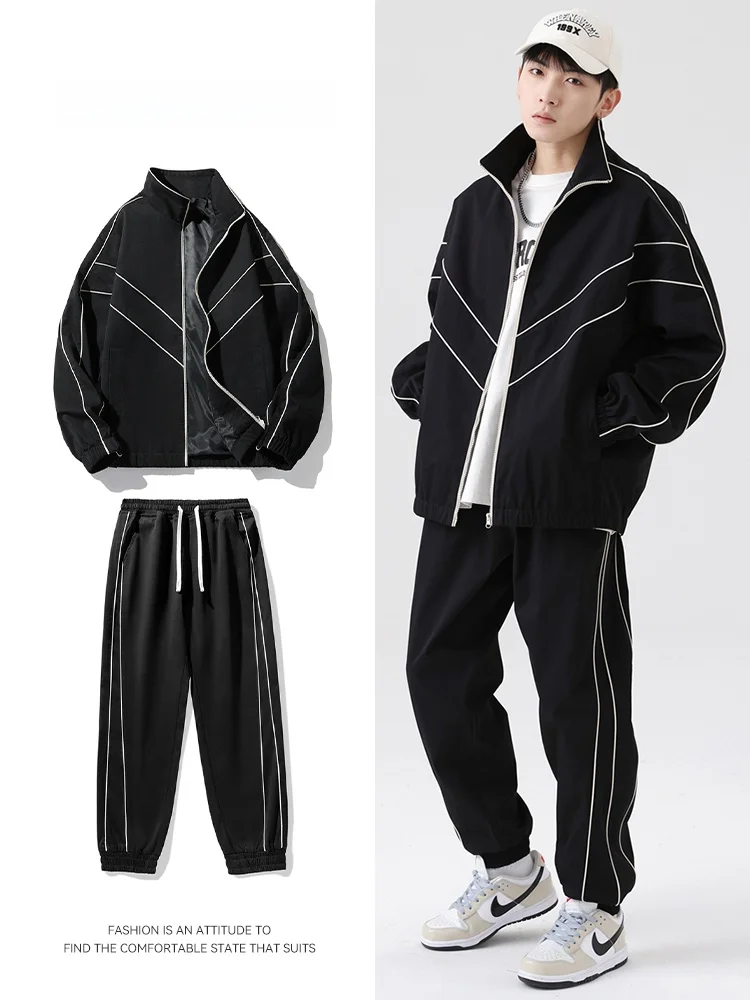Модный повседневный спортивный костюм для мужчин, осень 2025, трендовый бренд из Гонконга, свободный крой, большие размеры, комплект из двух предметов, полиэстер
Модный повседневный спортивный костюм для мужчин, осень 2025, трендовый бренд из Гонконга, свободный крой, большие размеры, комплект из двух предметов, полиэстер