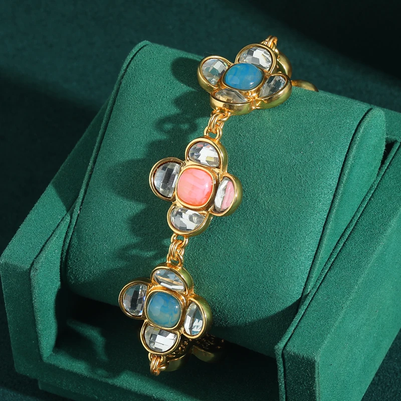Vintage Jewelry Pink Crystal Clover Four Flower Bracelets For Wedding Luxury Designer Antique Accessories Valentine Day Gift
Vintage Jewelry Pink Crystal Clover Four Flower Bracelets For Wedding Luxury Designer Antique Accessories Valentine Day Gift