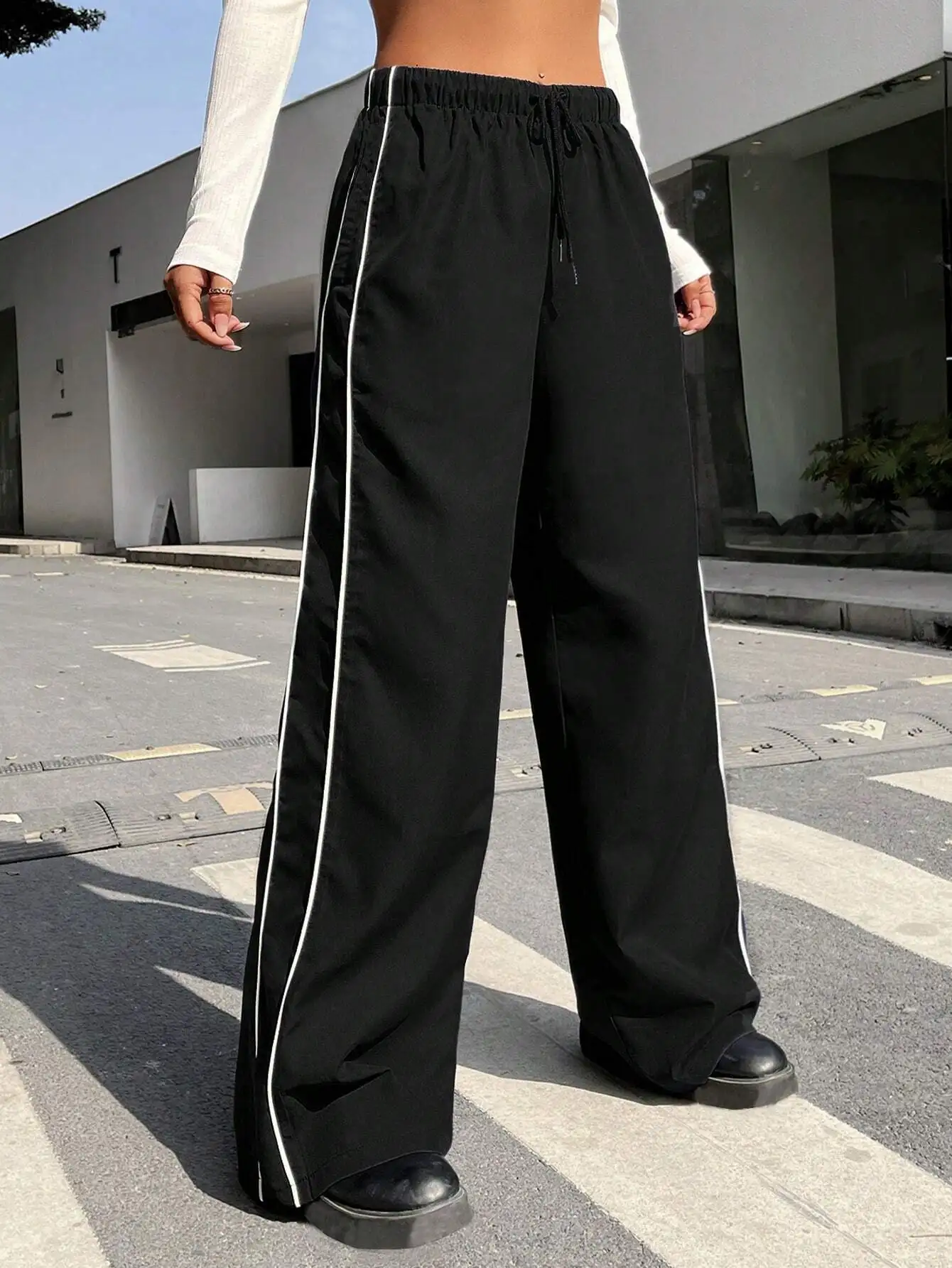 Black Wide Leg Pants with White Side Stripe, Drawstring Waist, Loose Fit
Black Wide Leg Pants with White Side Stripe, Drawstring Waist, Loose Fit