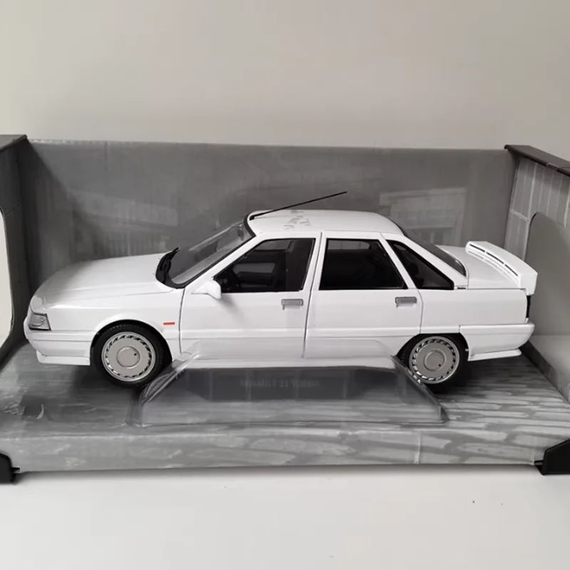 Solido масштаб 1/18 21 TURBO 1988, модель автомобиля из сплава, статическая коллекция, украшенные праздничные подарки, игрушки, сувенирный подарок
Solido масштаб 1/18 21 TURBO 1988, модель автомобиля из сплава, статическая коллекция, украшенные праздничные подарки, игрушки, сувенирный подарок