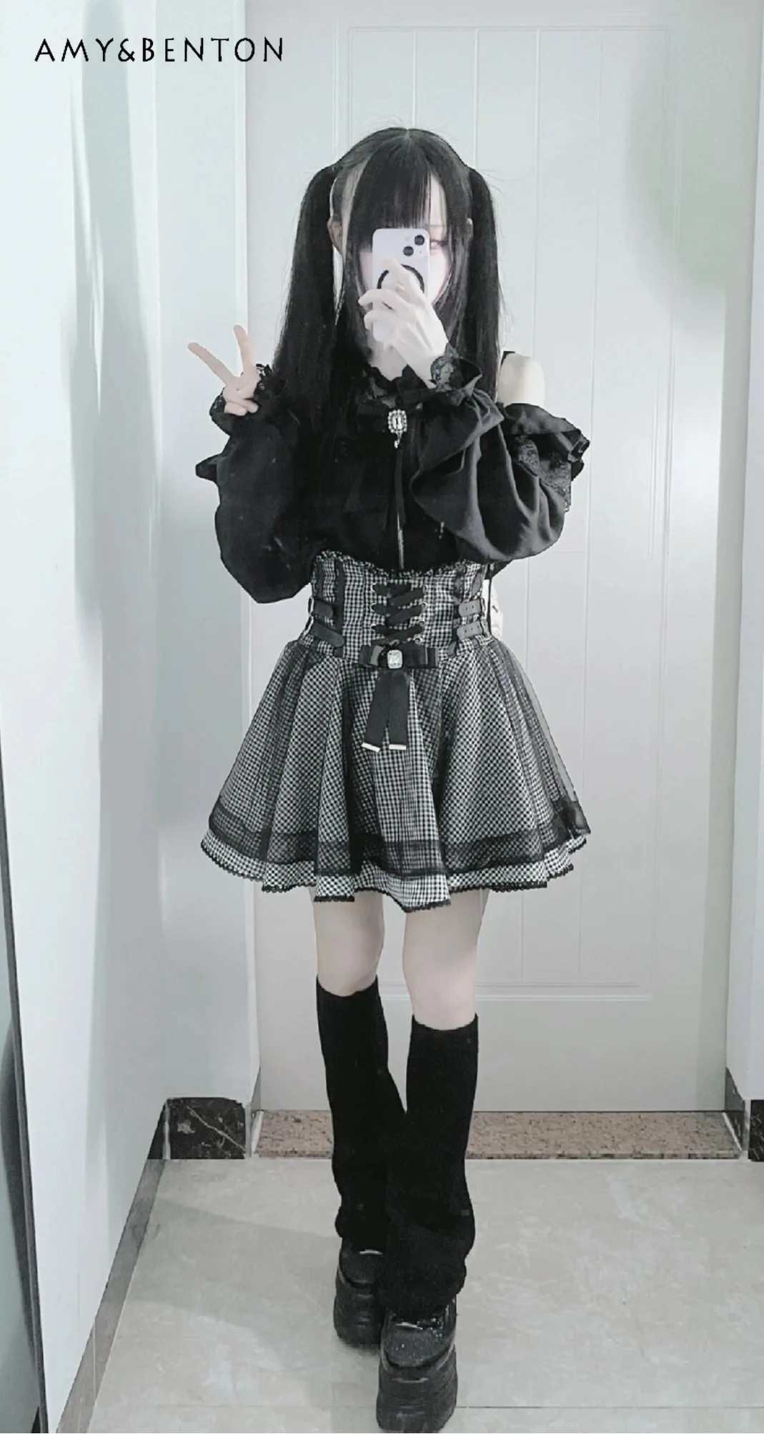 2025 Summer and Autumn New Japanese Style Slimming Suit Black Long Sleeve Hollow Out Top High Waist Short Skirt Two-Piece Set
2025 Summer and Autumn New Japanese Style Slimming Suit Black Long Sleeve Hollow Out Top High Waist Short Skirt Two-Piece Set