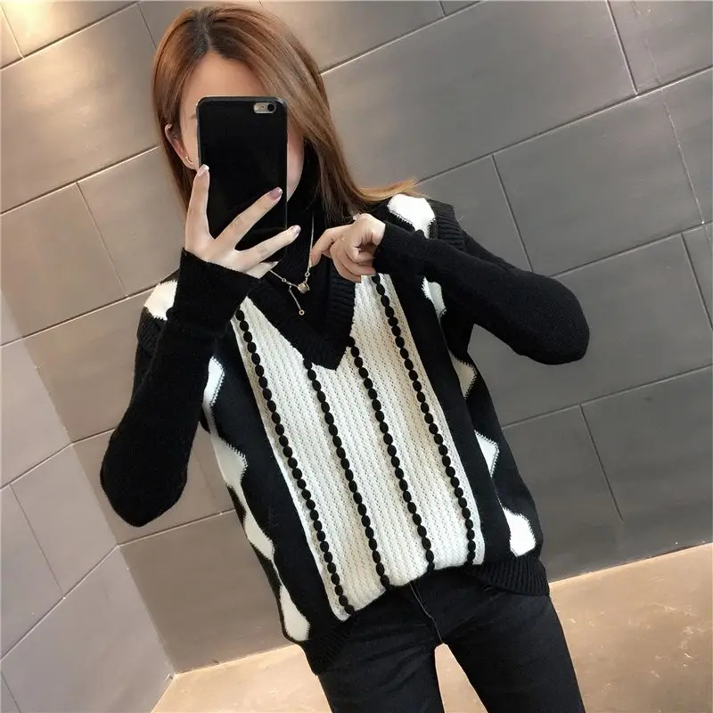 Women Autumn Simplicity Office Lady V-neck Solid Color Knitting Vest Ladies Casual Fashion sleeveless All-match Knitwear Tops
Women Autumn Simplicity Office Lady V-neck Solid Color Knitting Vest Ladies Casual Fashion sleeveless All-match Knitwear Tops