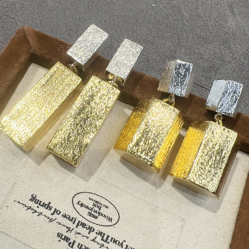 Vintage fashion Temperament Metal square earrings for women‘s girl party gift jewlry wholesale
Vintage fashion Temperament Metal square earrings for women‘s girl party gift jewlry wholesale