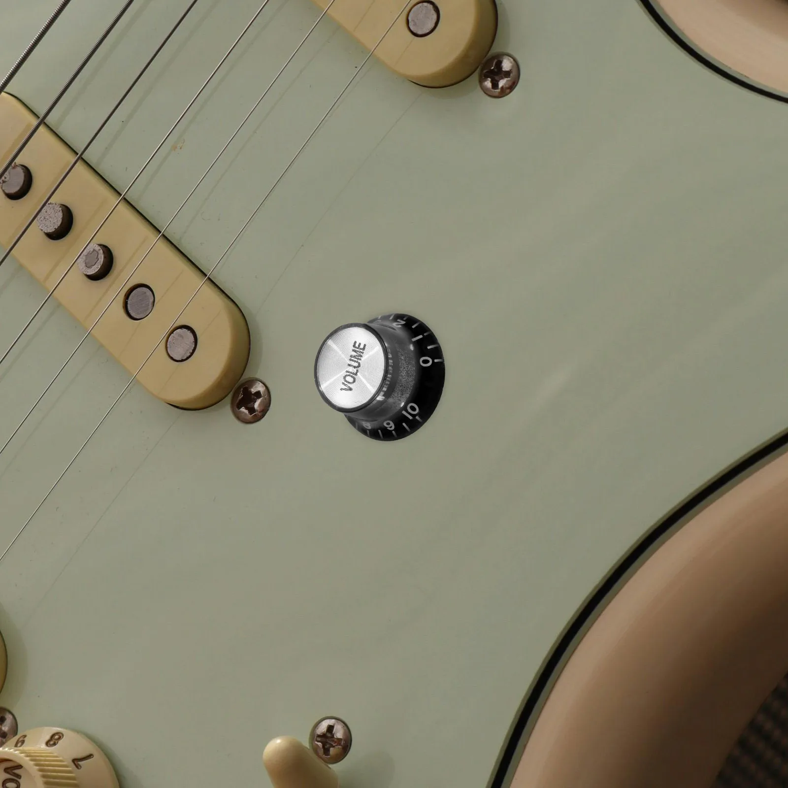 3 Pcs Black ABS Electric Guitar Volume Knobs Tone Control Caps for Bass Guitar Parts Accessories Music Instruments
3 Pcs Black ABS Electric Guitar Volume Knobs Tone Control Caps for Bass Guitar Parts Accessories Music Instruments