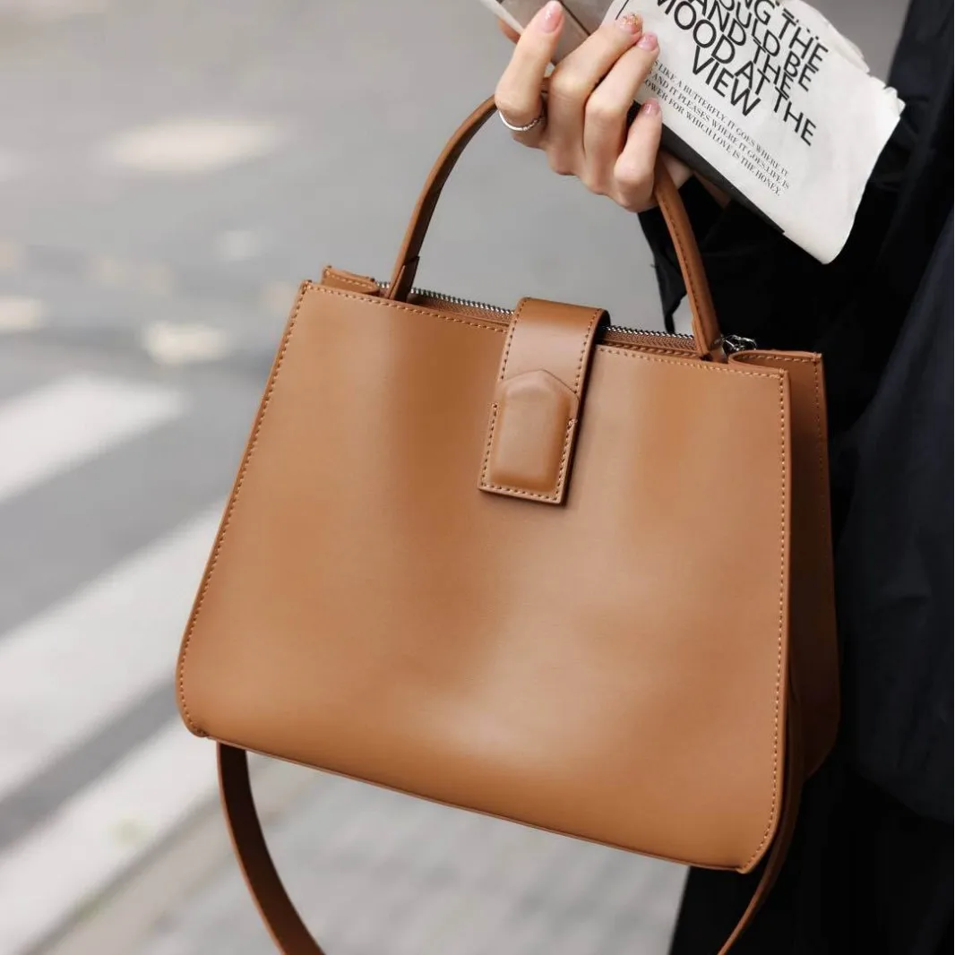 Французская повседневная женская сумка подмышки, новинка 2023 года, сумка на цепочке, модная текстурная сумка на плечо контрастного цвета, маленькая квадратная сумка
Французская повседневная женская сумка подмышки, новинка 2023 года, сумка на цепочке, модная текстурная сумка на плечо контрастного цвета, маленькая квадратная сумка