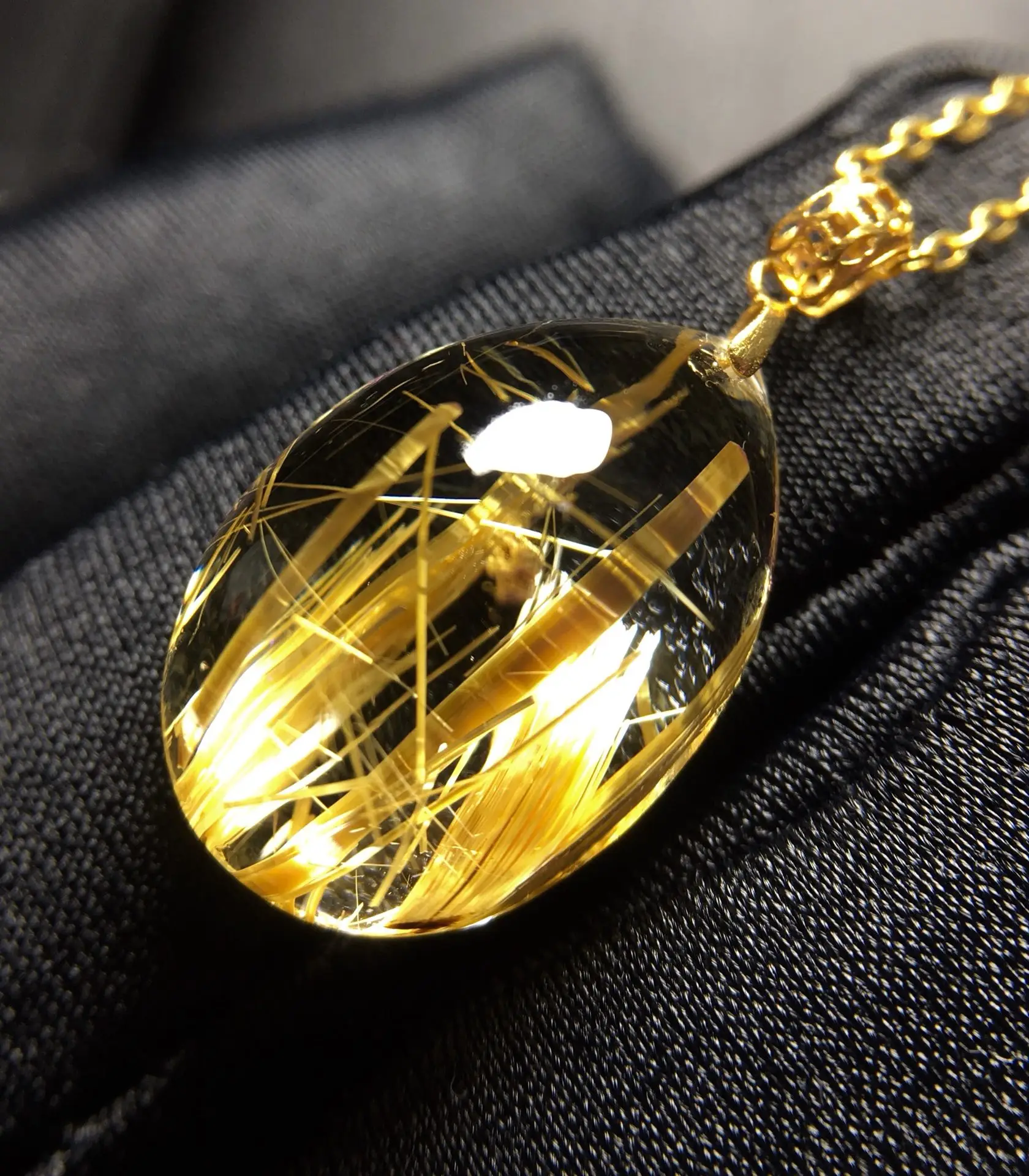 Natural Gold Rutilated Quartz Pendant Water Drop Rutilated Quartz Jewelry 36.4*16.6*10.5mm Men Women Brazil AAAAAAA
Natural Gold Rutilated Quartz Pendant Water Drop Rutilated Quartz Jewelry 36.4*16.6*10.5mm Men Women Brazil AAAAAAA