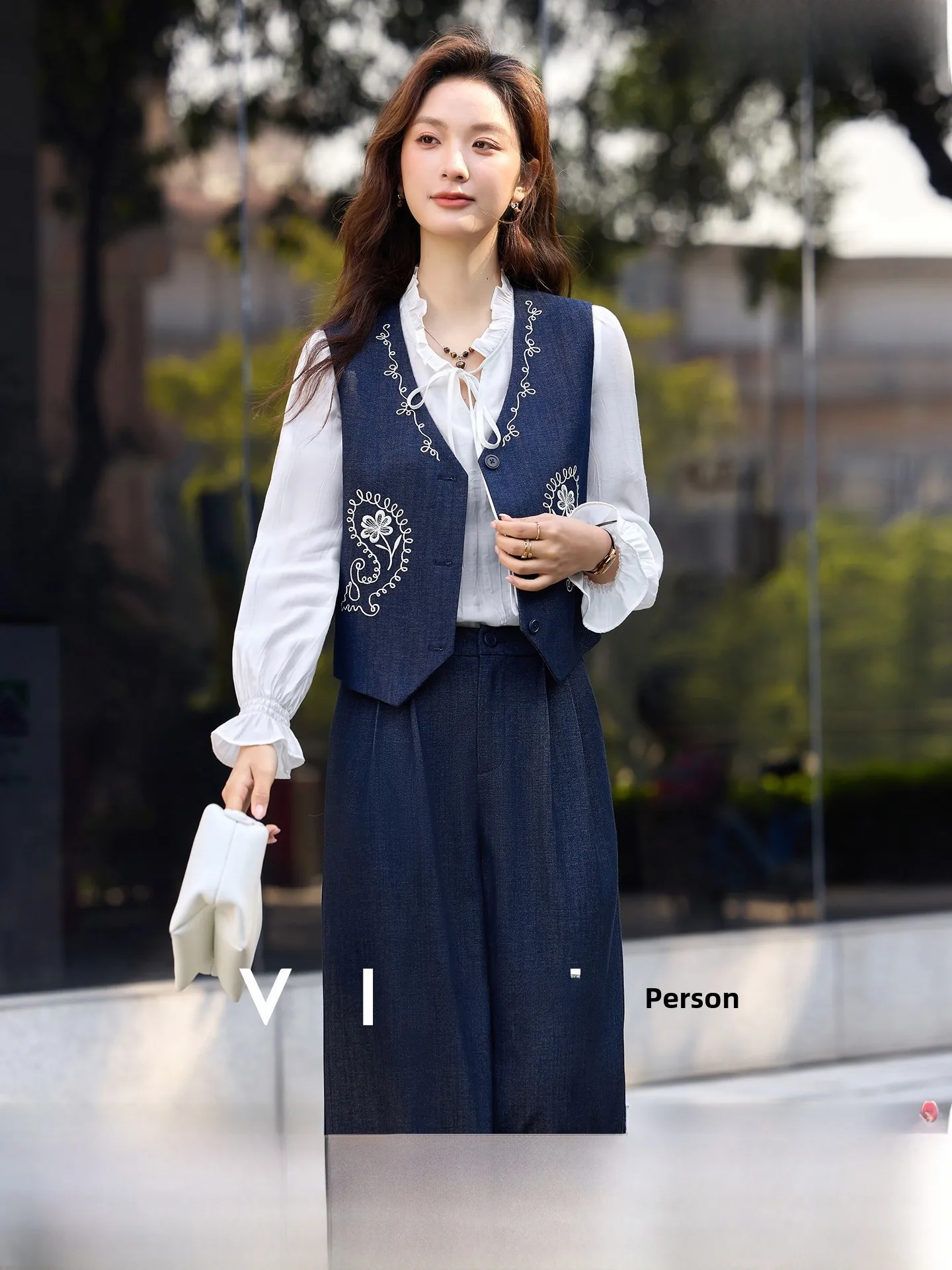 Elegant Commuter Denim Blue V-neck Tank Top Set Women's Sleeveless Wide Leg Pants Two-piece Spring New Fashion Casual Style
Elegant Commuter Denim Blue V-neck Tank Top Set Women's Sleeveless Wide Leg Pants Two-piece Spring New Fashion Casual Style
